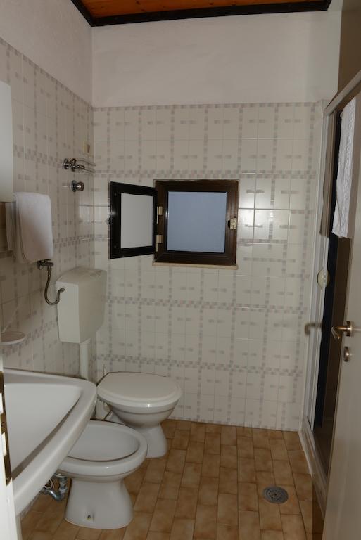 Villaggio La Pantera Rosa スカレア 部屋 写真