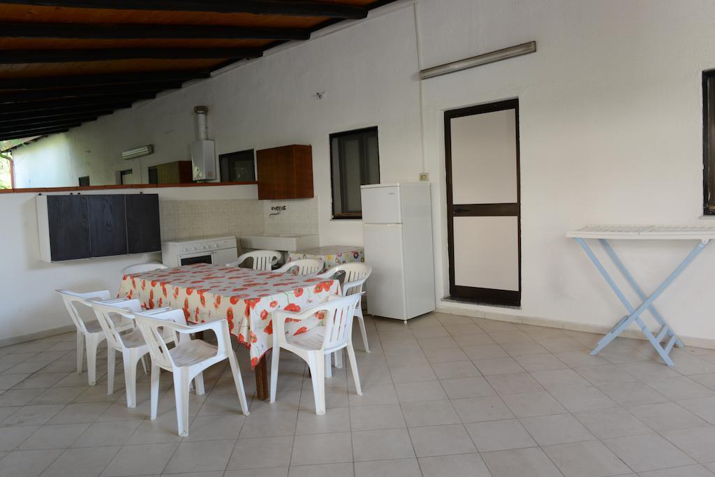 Villaggio La Pantera Rosa スカレア 部屋 写真