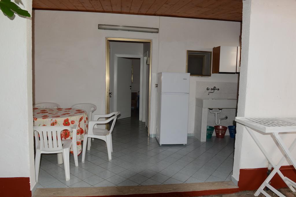 Villaggio La Pantera Rosa スカレア 部屋 写真